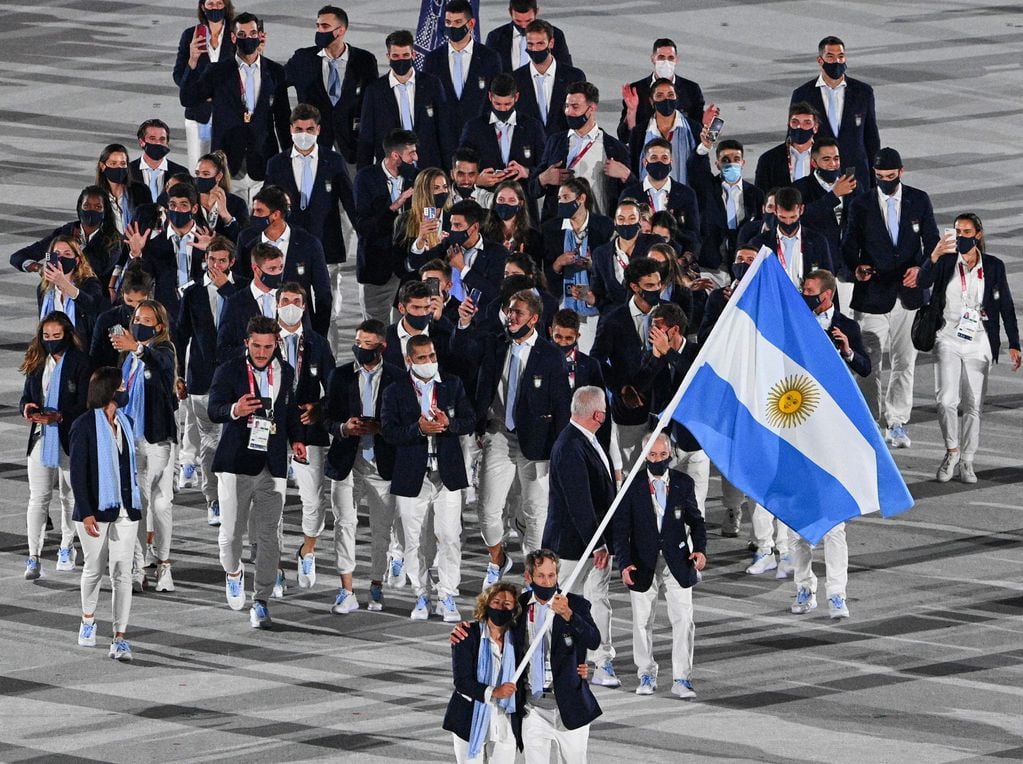 La alegría de la delegación argentina en la ceremonia inaugural de los Juegos Olímpicos Tokio 2020.