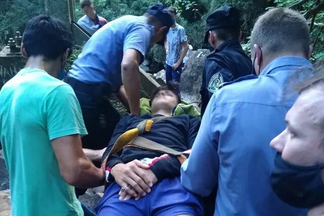 Salto Encantado: un turista sufrió un accidente y debió ser atendido