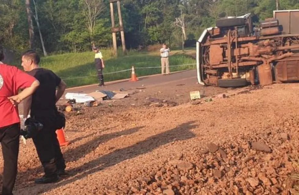 Eldorado accidente vial de un camión con dos víctimas fatales. (Misiones Online)