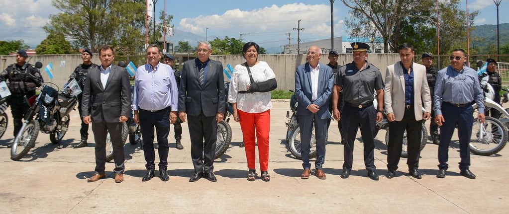 El ministro de Seguridad de Jujuy, Guillermo Corro, junto al jefe de Policía, Javier Tejerina, encabezaron con demás autoridades el acto de este viernes.