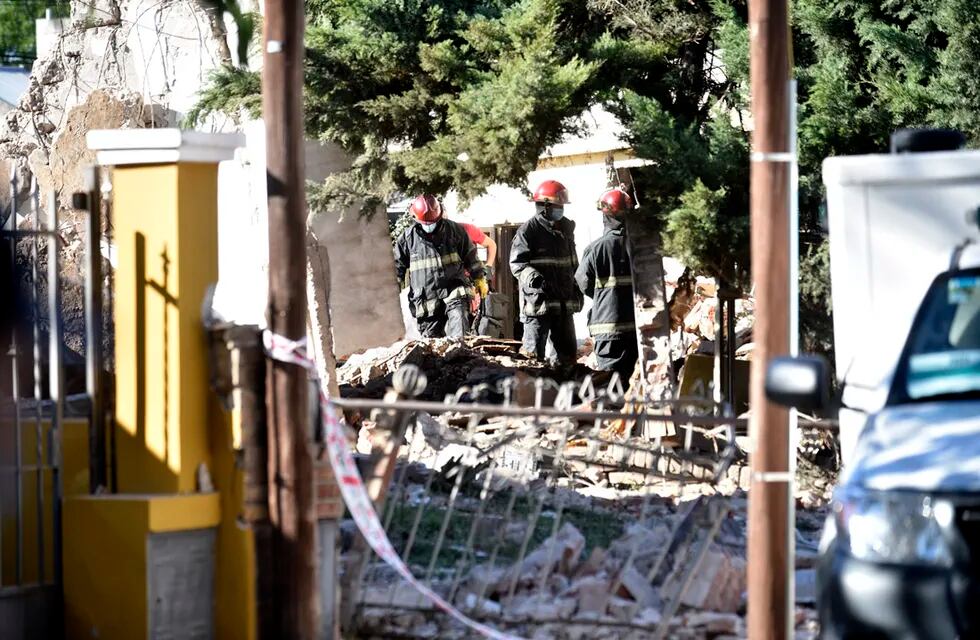 Un hombre de 76 años murió en la madrugada del miércoles en barrio Marqués de Sobremonte de Córdoba Capital al producirse una explosión que destruyó su vivienda. (Ramiro Pereyra)