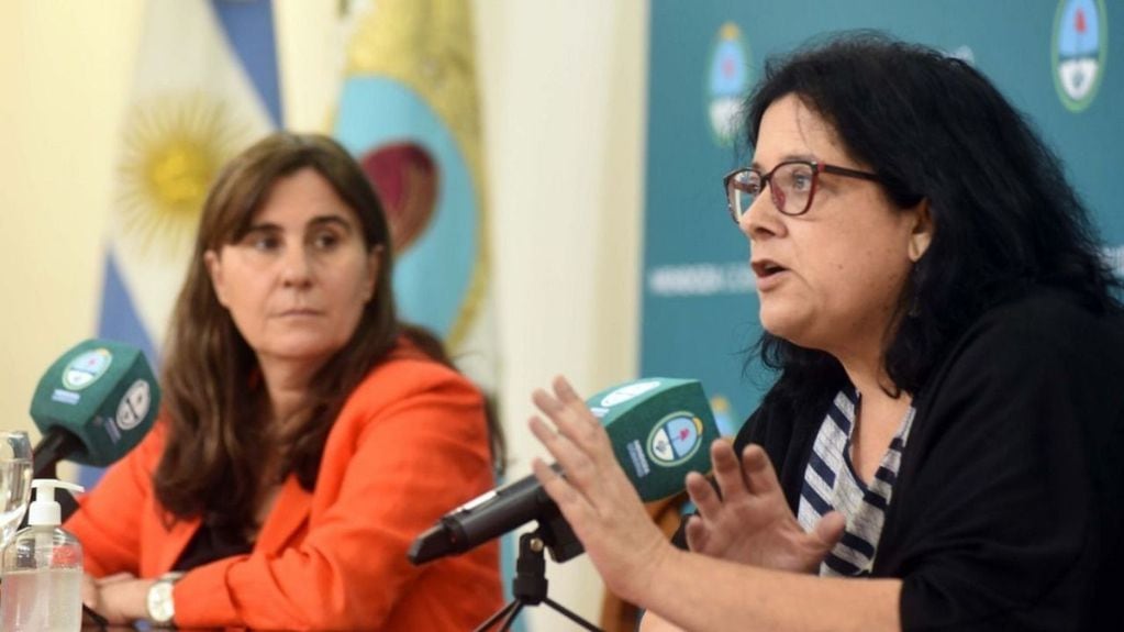 La jefa de Inmunizaciones del Ministerio de Salud, Iris Aguilar, junto a la ministra Ana María Nadal. Gentileza Gobierno de Mendoza