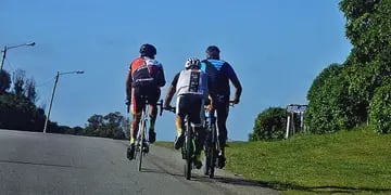 Ciclistas en ruta.