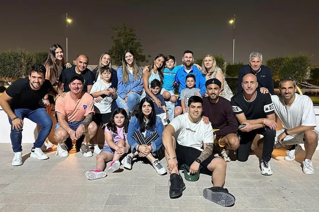 Antonela posó junto a los Messi en Qatar.