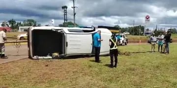 San Vicente: circulaba con su camioneta, despistó y volcó