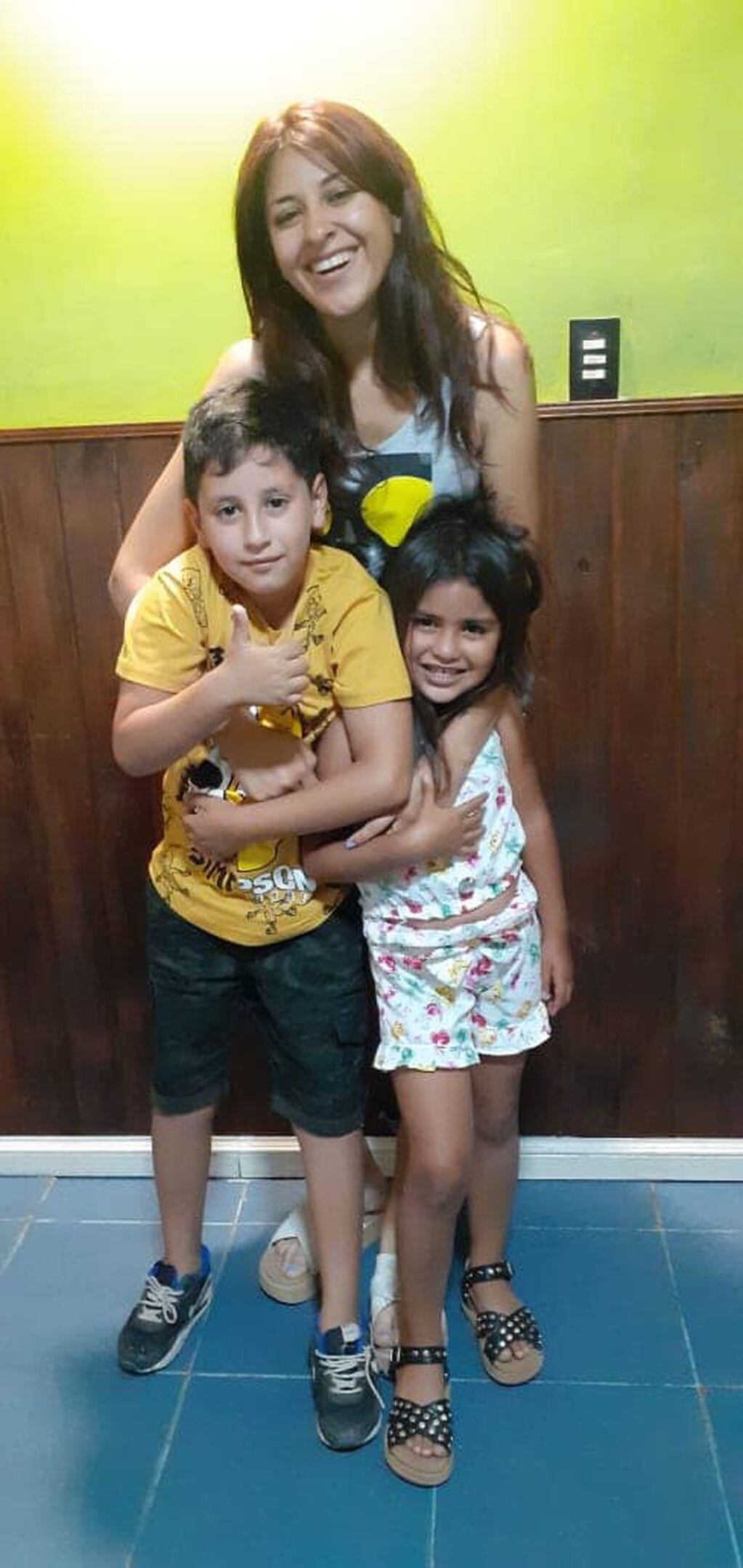 La foto que posteó Yamila Cialone junto a Guadalupe Lucero y su otro hijo, Benjamín.