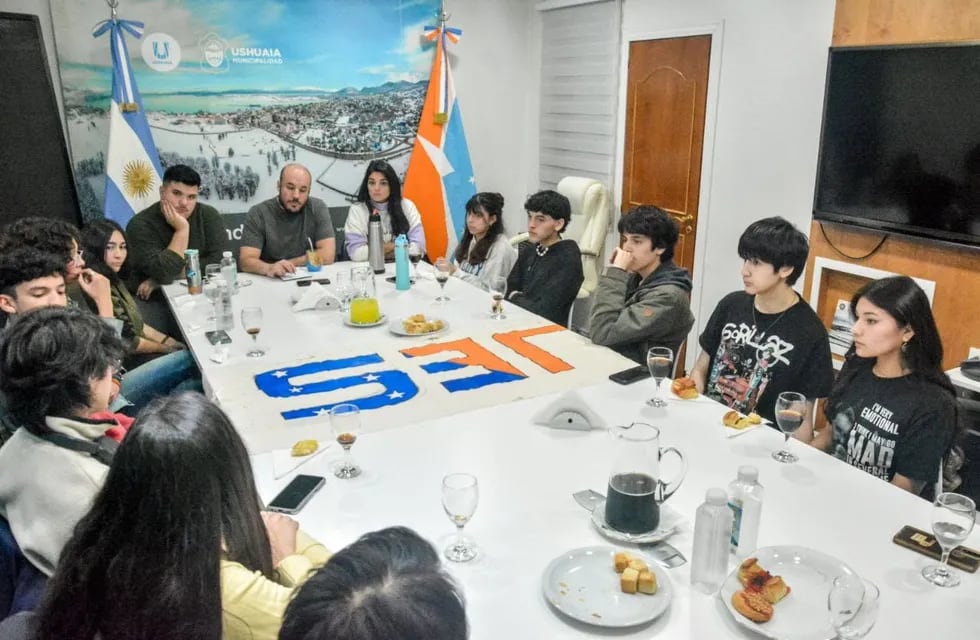 La Unión de Estudiantes Secundarios visitó la Municipalidad de Ushuaia