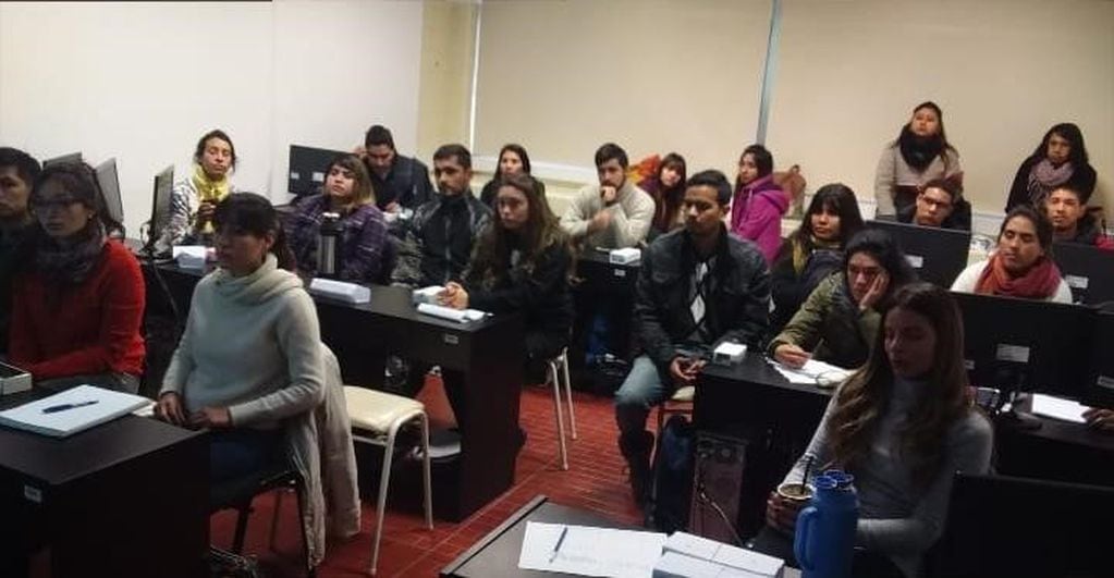 Capacitaron a alumnos de Ciencias Naturales para realizar el censo forestal. (Municipalidad de Salta)
