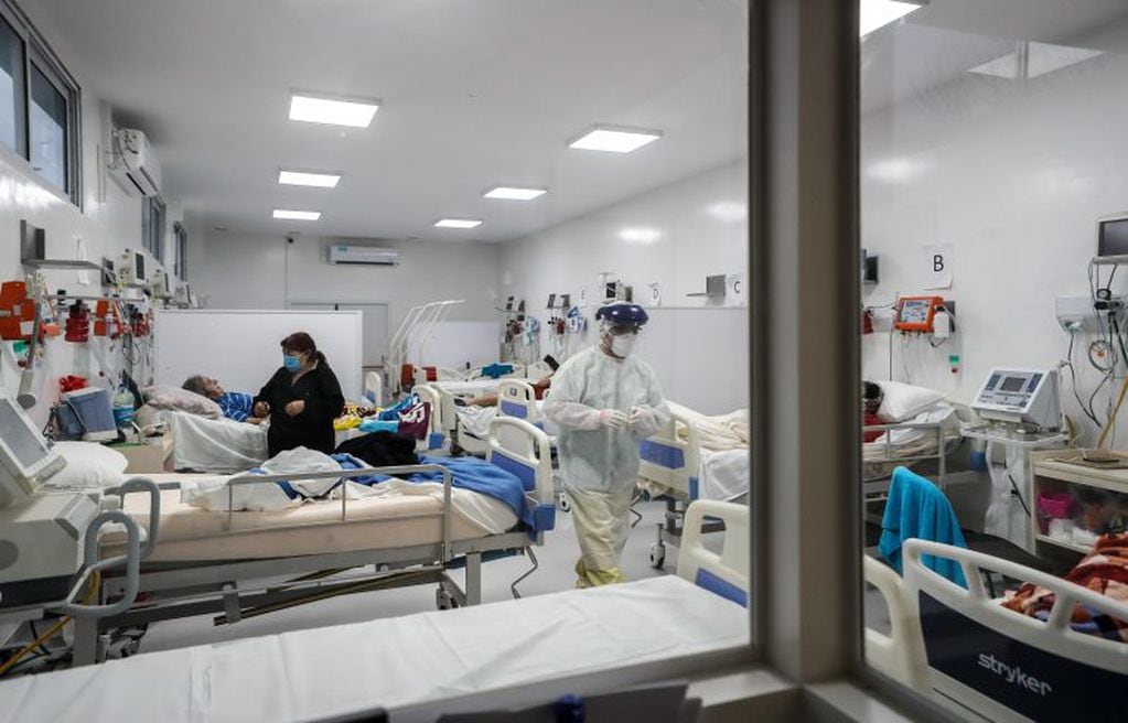 La ocupación de camas de terapia intensiva es del 50% en la provincia de Buenos Aires. (EFE)