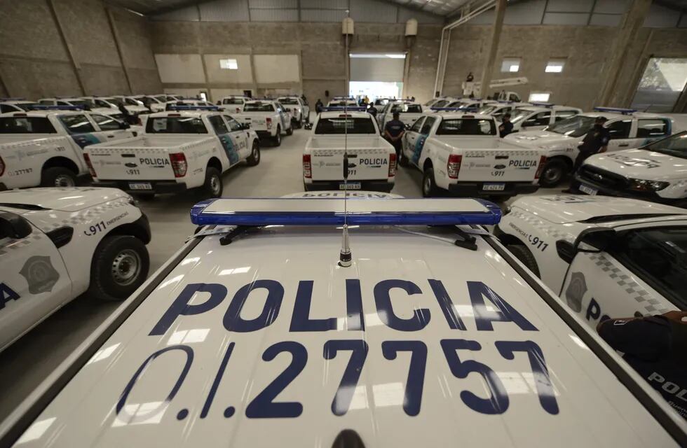 Los patrulleros "entregados" en Esteban Echeverria