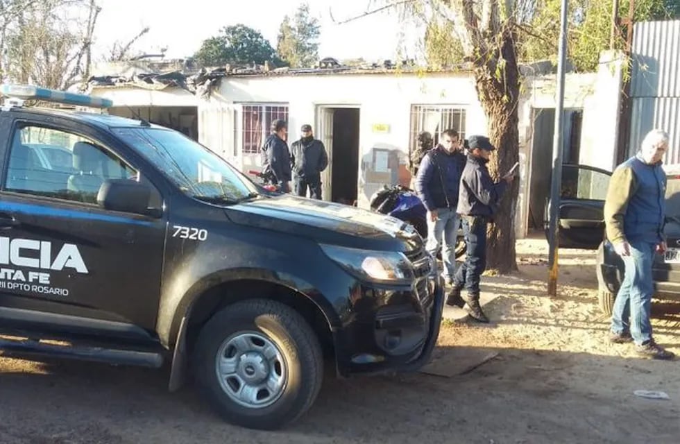 Los allanamientos en Baigorria se realizaron por el incendio del móvil policial. (José Luis Juárez)