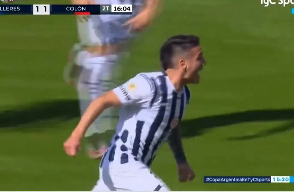 Gastón Benavídez grita el segundo gol de Talleres ante Colón por Copa Argentina