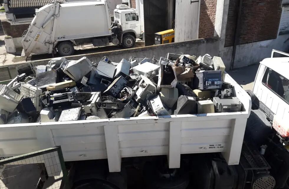 se entregan más de 1800 kilos de desechos informáticos para su reciclado