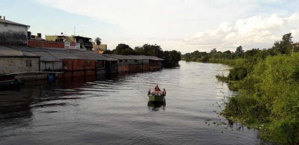 El mismo cauce cuando inundaba el casco urbano de la ciudad paraguaya de Nanawa