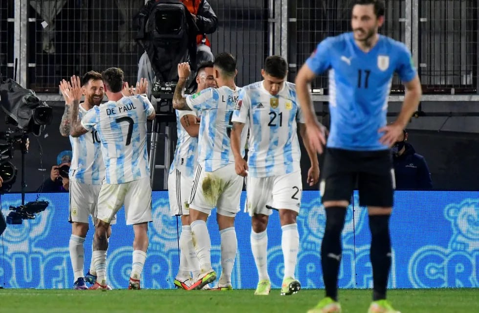 Argentina goleó 3-0 a Uruguay en el Monumental. (Foto: AP)