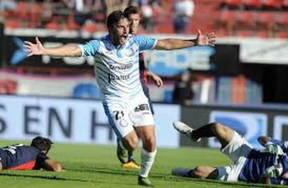 Sebastian Luna le anotó dos goles a San Lorenzo, su ex club, jugando de \