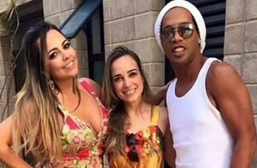 Ronaldinho se casará con sus dos novias.