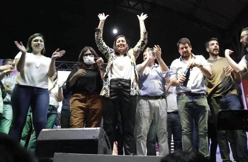 La dirigencia y los candidatos del Frente de Todos esperan mejorar su performance electoral este domingo, impulsando la figura de la joven dirigente de La Cámpora, Leila Chaher.