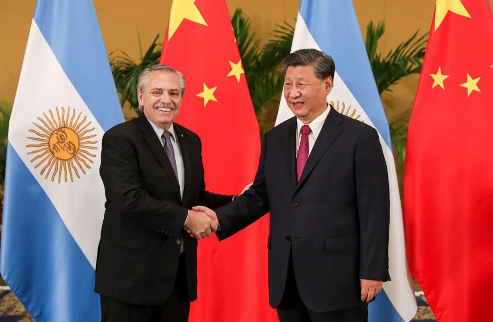 Alberto Fernández y su par chino Xi Jinping, cuyo país ya era miembro de los BRICS. (Archivo Presidencia)