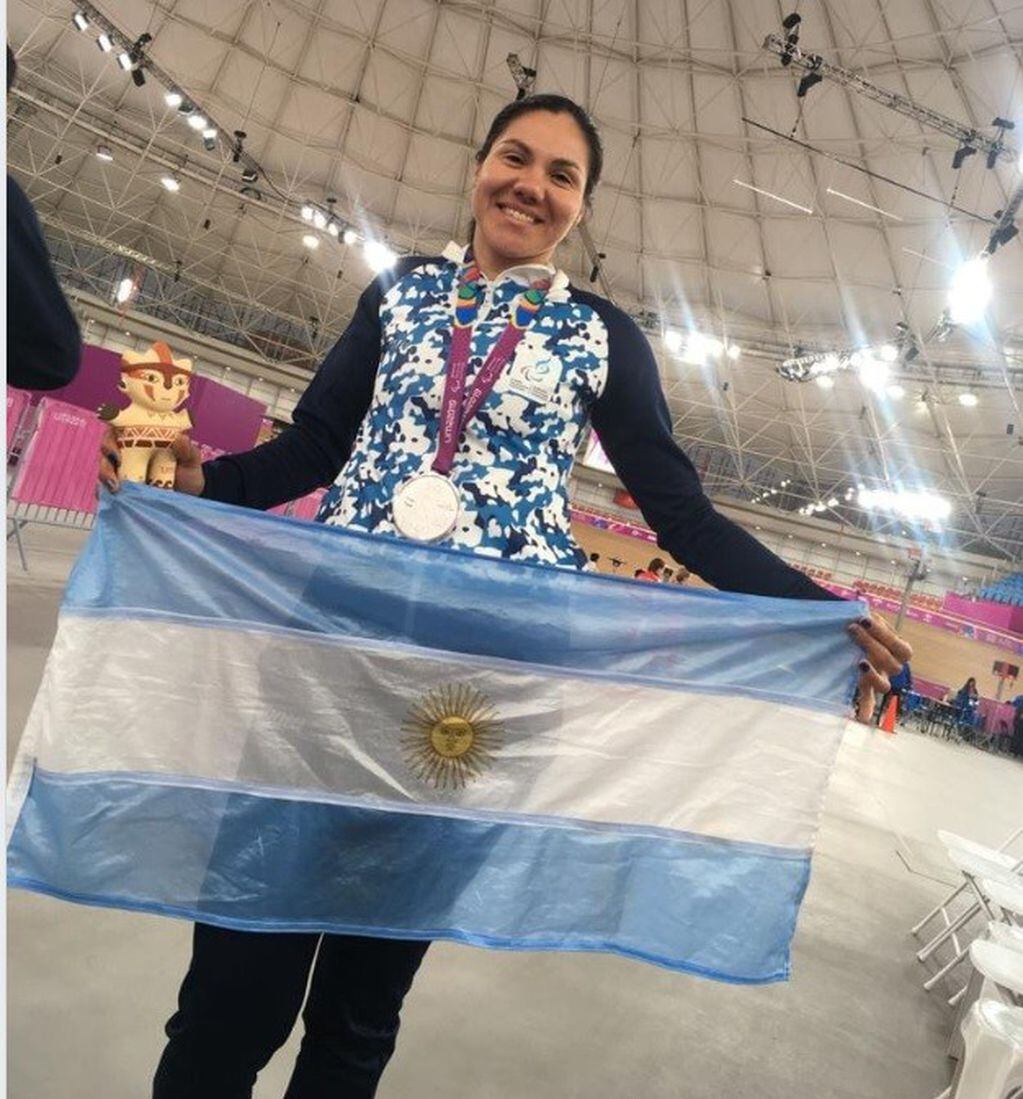 Mariela Delgado orgullo misionero, como señaló el gobernador Hugo Passalacqua. Vuelve de Lima con tres medallas, una de ellas de oro, en los Juegos Parapanamericanos. (Foto WEB)