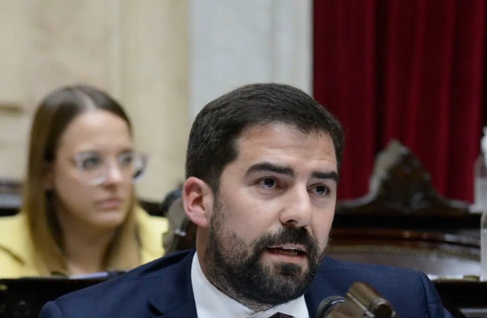 El diputado nacional Frigerio, expresó:    “Si el clientelismo político tuviera un ranking, Melella ganaría el primer premio, casi triplicando al gobierno de La Rioja”.