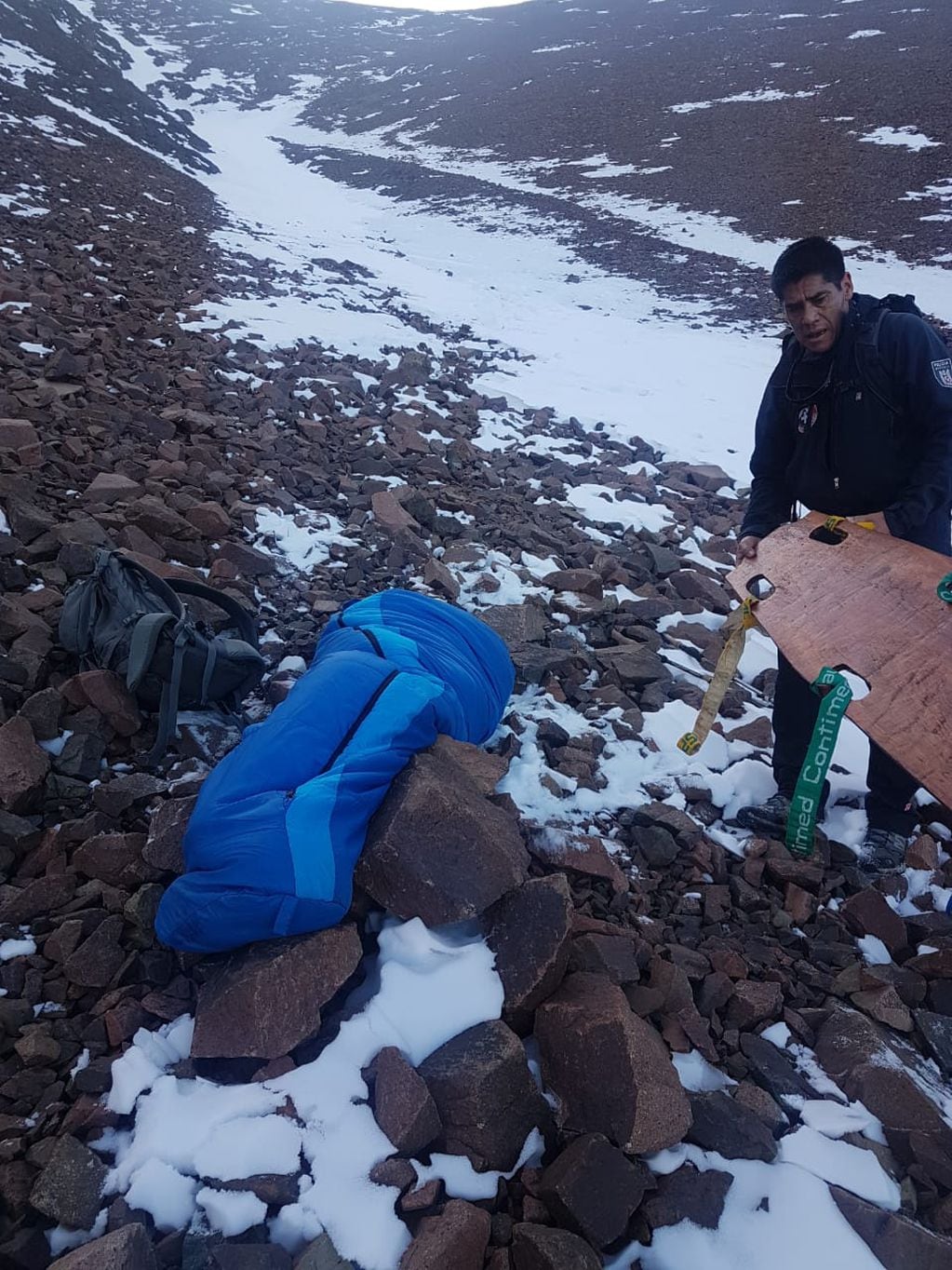 Recataron en helicóptero a una andinista que cayó en un cerro en Mendoza.