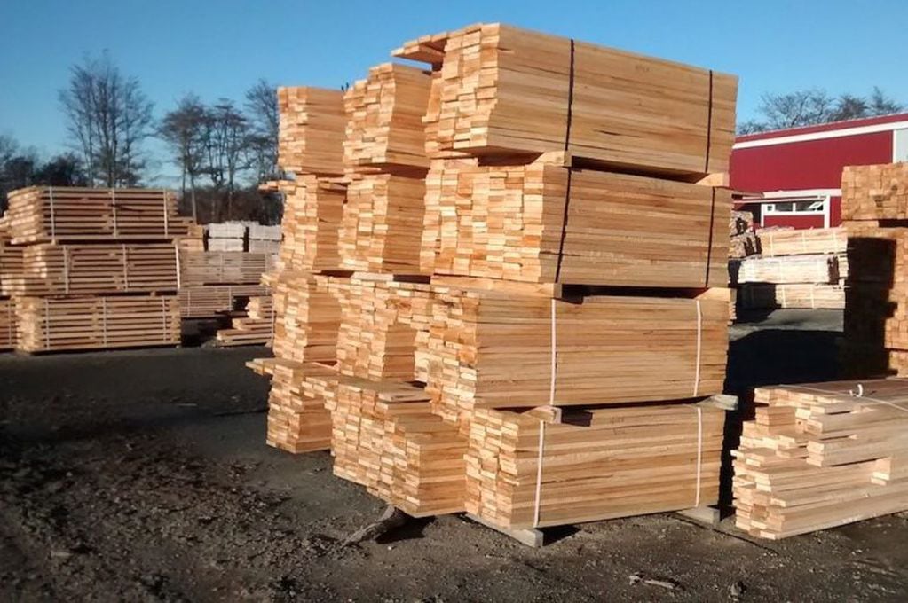 Aserraderos de Tolhuin y micro emprendedores de la madera involucrados en la tarea