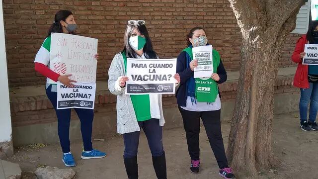 Protesta por vacunas en el CAF N° 30 del barrio Barranquitas