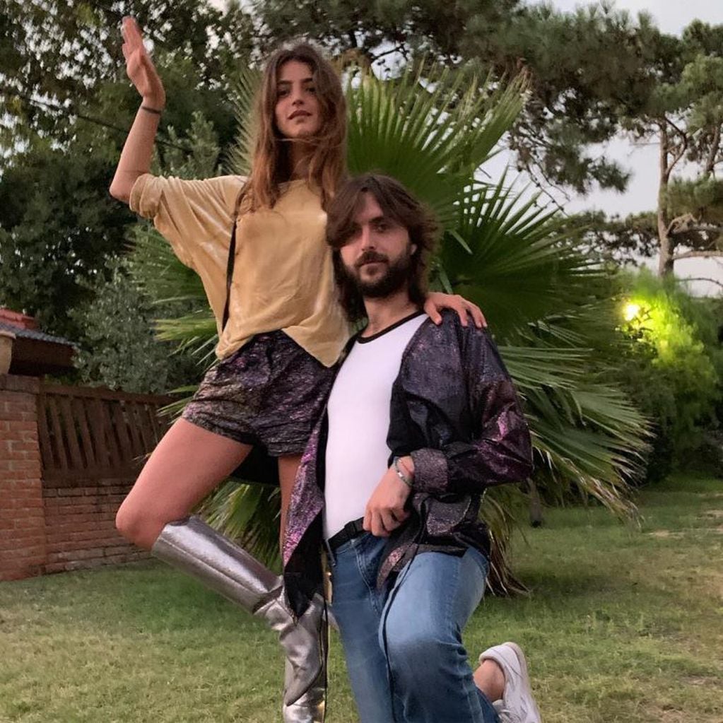La pose del flamenco se ha vuelto tendencia entre las influencers argentinas (Instagram/ lacalurivero)