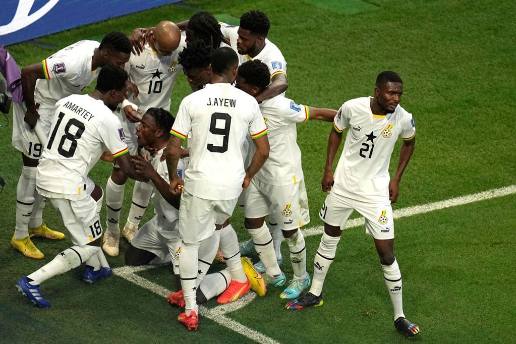 El festejo de los futbolistas ghaneses. (AP)