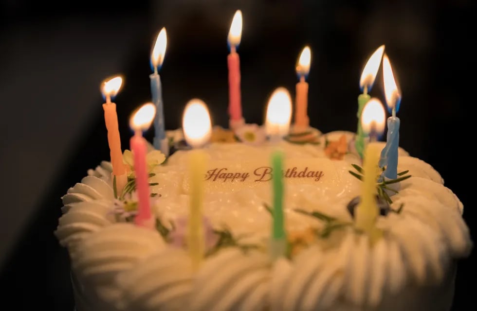 Descubrí la “Burn away cake”, la torta viral de TikTok que se prende fuego.