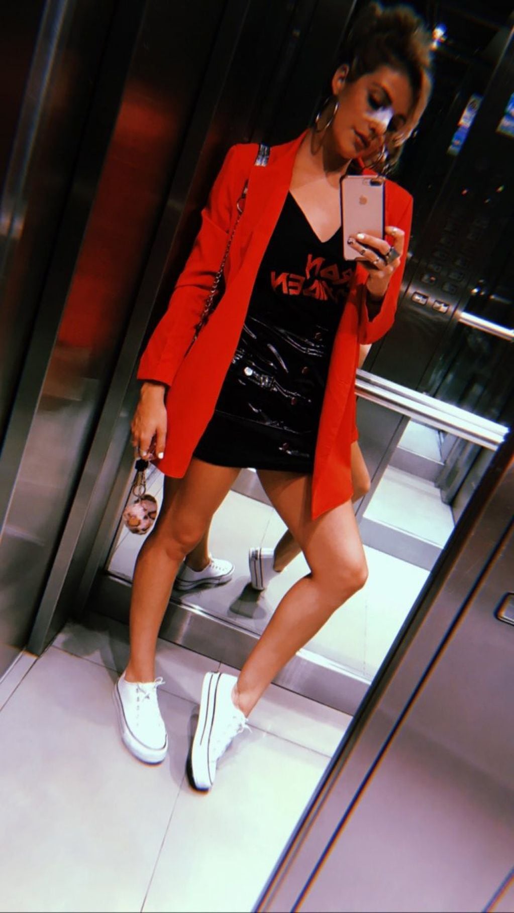Bianca Iovenitti  mostró su look desde el ascensor de su edificio (Foto:Instagram/ @bianiovenitti)
