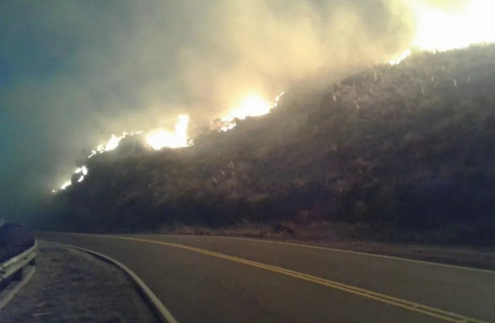 Nuevo incendio en las Altas Cumbres. (Foto: Juan Manuel Negretti)