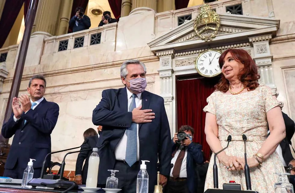 El presidente Alberto Fernández junto a la vicepresidente Cristina Kirchner y el ministro de Economía Sergio Massa.
