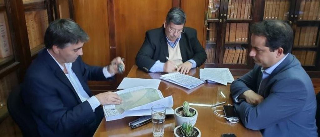 En la Escribanía de Gobierno se concretó el acto de firma del contrato de concesión de la Zona Franca de Perico.