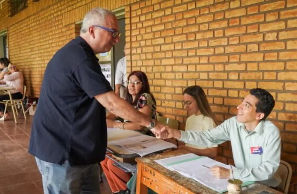 Elecciones 2023: Hugo Passalacqua emitió su voto en Oberá.