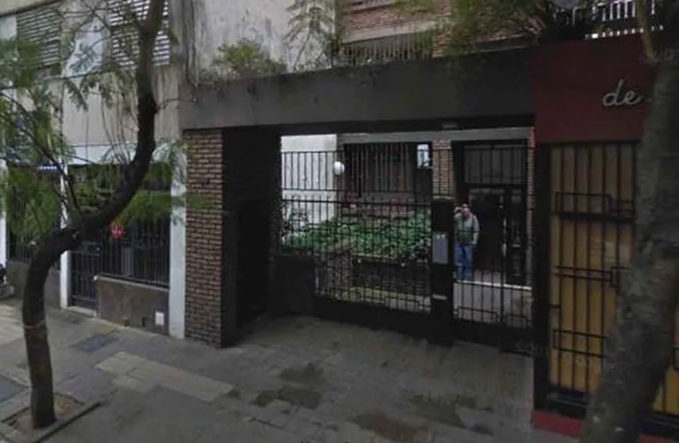 Una de las viviendas apuntadas se ubica frente a la Comisaría 5°. (Juan José García)
