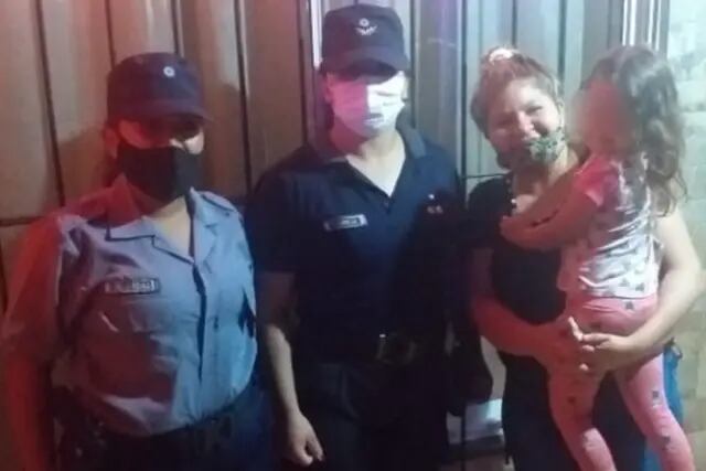 Policías le salvaron la vida a una niña que se atragantó con un caramelo en Posadas