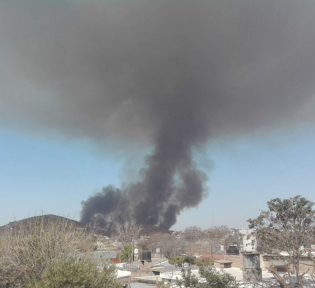 La Calera: columna de humo vista desde la ciudad.