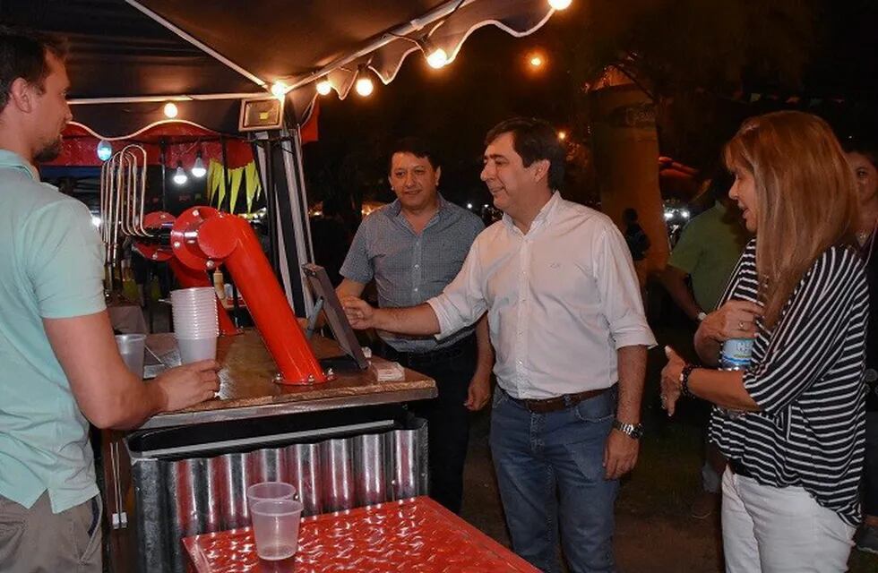 El intendente electo acompañó a los emprendedores en el aniversario de la Feria. (Prensa Presidencia del Concejo)