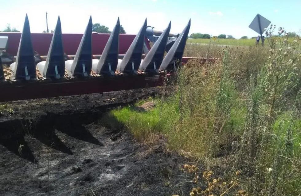 Una máquina maicera se desprendió en Ruta Nacional 18 y generó un incendio