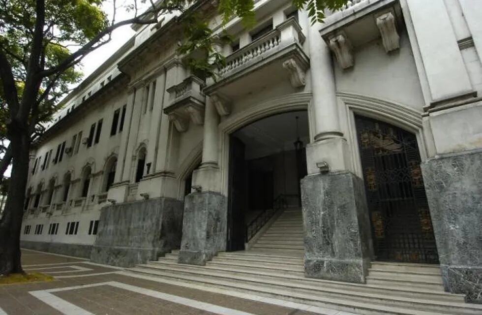 El juicio comenzó este lunes en los Tribunales provinciales de la ciudad capital.