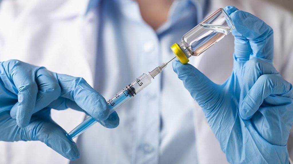 Vacuna. Estados Unidos está tramitando ya la solicitud de licencia de urgencia para su vacuna presentada el viernes por la farmacéutica Pfizer. (Télam)