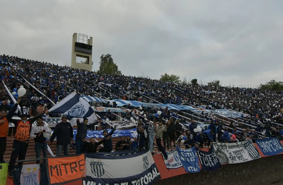 Talleres recibirá el aliento de su hinchada en Mendoza para el duelo de los 16 avos de Copa Argentina contra River. / Orlando Pelichotti.