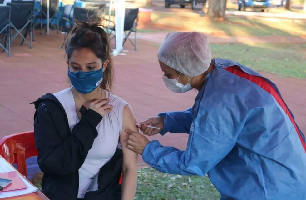 Se realiza un Operativo de Vacunación contra el Covid-19 en la Plaza de la Chacra 79 de Posadas