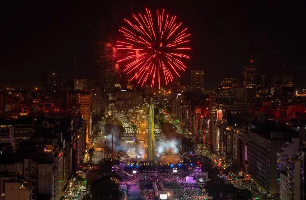 Buenos Aires (Argentina), 06/10/2018.- A handout photo made available by OIS/IOC shows an aerial view of the Avenida 9 de Julio and the Obelisk of Buenos Aires with fireworks at the start of the Opening Ceremony of The Youth Olympic Games, in Buenos Aires, Argentina, 06 October 2018. (Incendio) EFE/EPA/THOMAS LOVELOCK for OIS/IOC / HANDOUT HANDOUT EDITORIAL USE ONLY/NO SALES buenos aires  juegos olimpicos de la juventud 2018 espectaculo de la inauguracion fuegos artificiales ceremonia de apertura en el obelisco fiesta inaugural