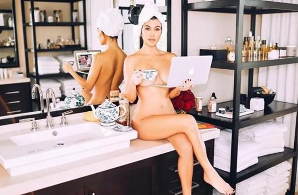 Kourtney Kardashian posa desnuda (Web)