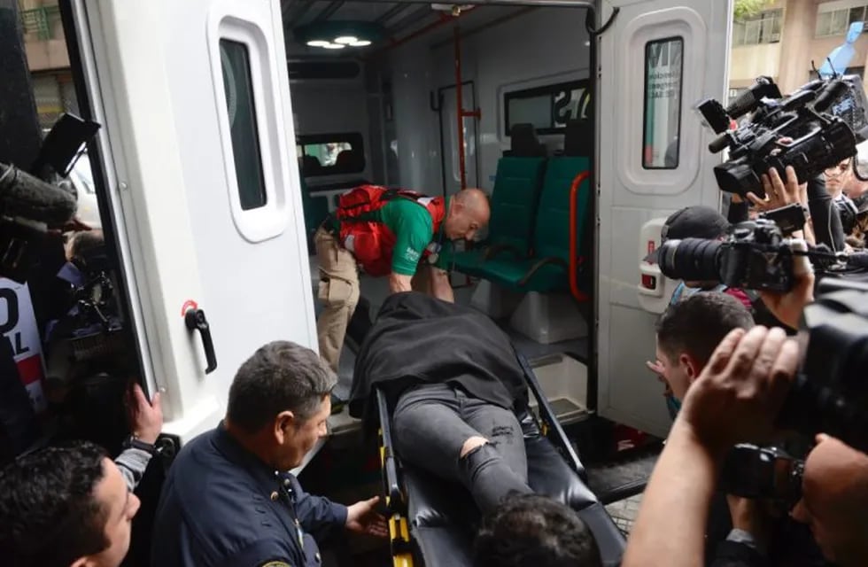 Tras la condena de Jonathan Fabbro, Larissa Riquelme se descompuso y se fue en una ambulancia. (Maxi Failla)