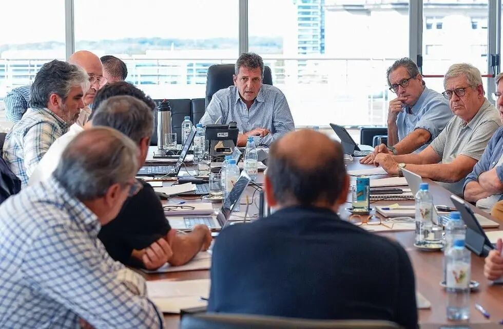 Sergio Massa convocó a una reunión urgente para tomar nuevas medidas que ayuden a frenar la inflación. - Foto: Ministerio de Economía
