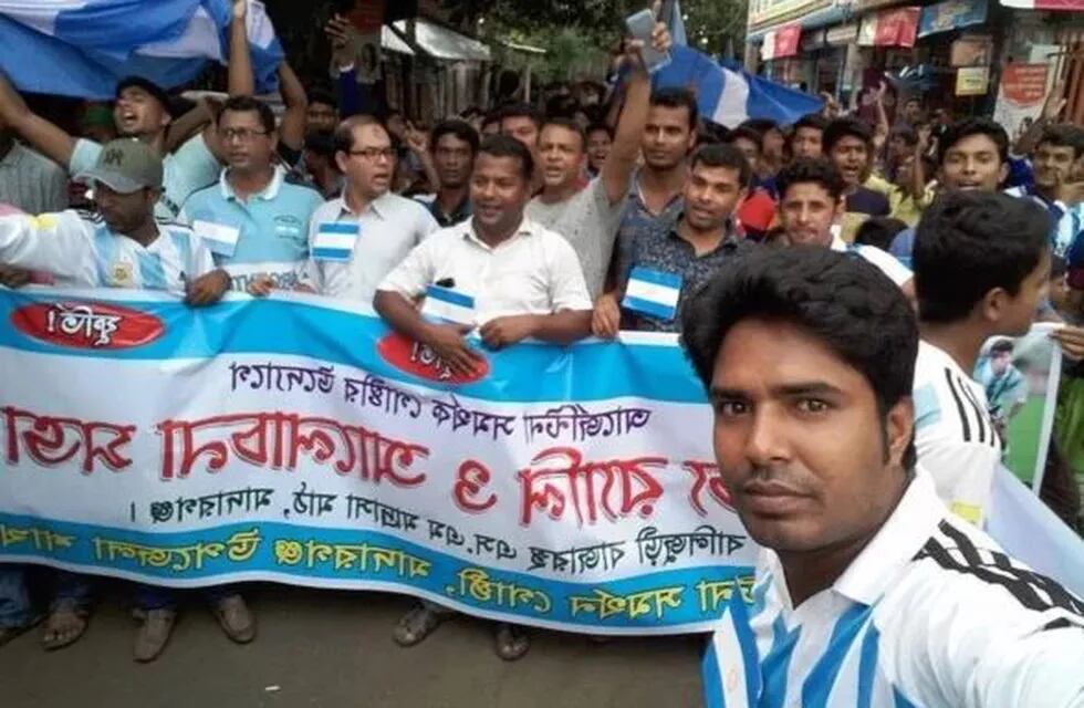 Festejaron en Bangladesh el triunfo de Argentina